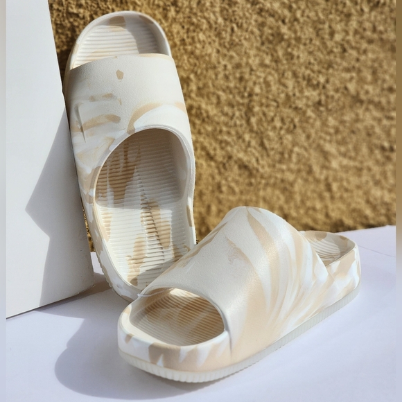 Nike Calm SE Women's Comfortable Slip On Slides Size 7 - Picture 11 of 11